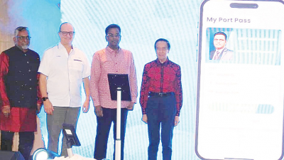交通部秘书长拿督加纳山帝兰指出，槟城港口推展“数字港口通行证”(Digital Port Pass)，成为全国首个数字化港口。
